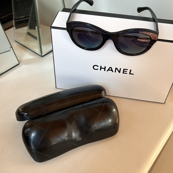 Chanel Black Audrey Hepburn style sunglasses - Picture 8 of 9
